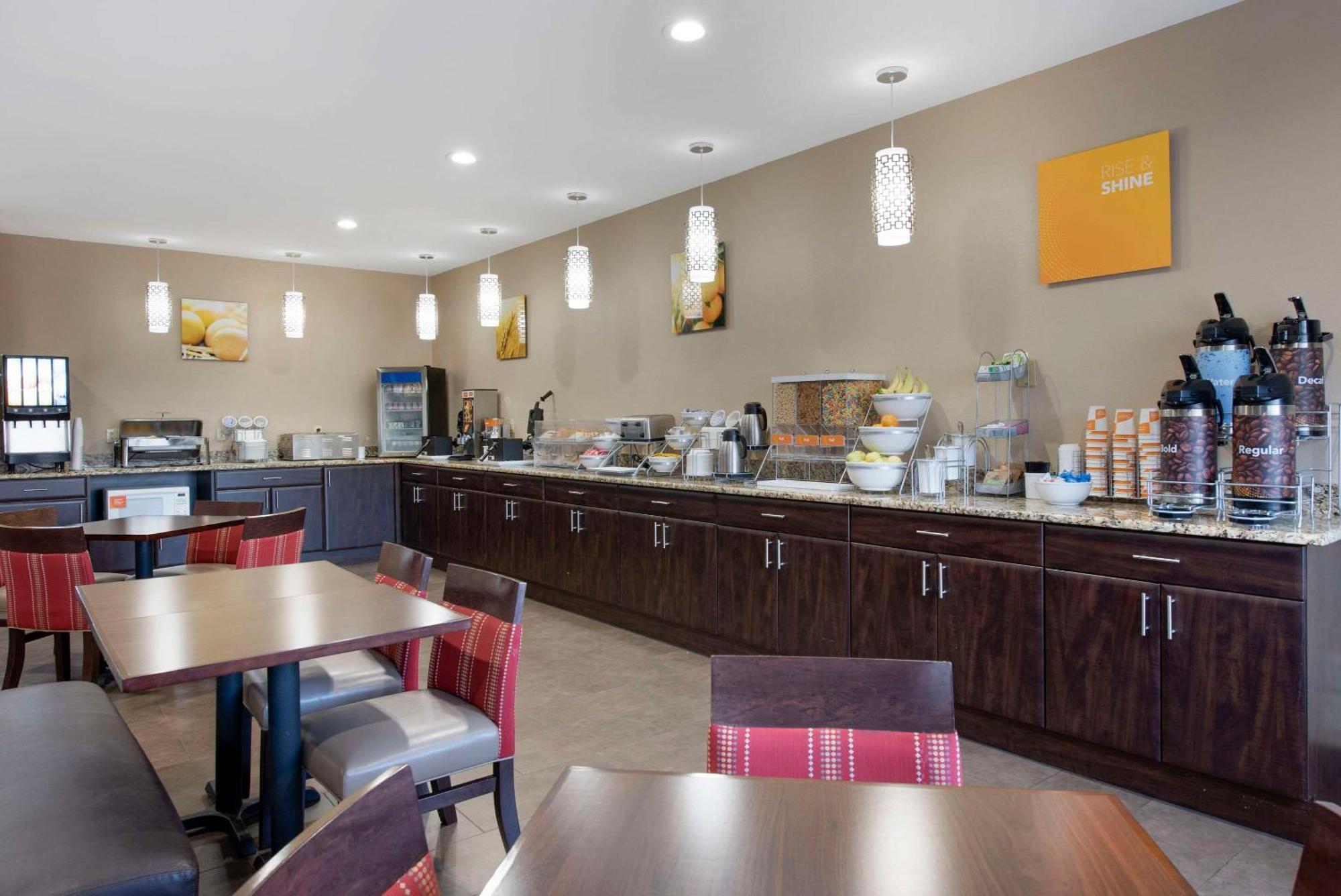 Comfort Suites Terre Haute University Area Exterior foto