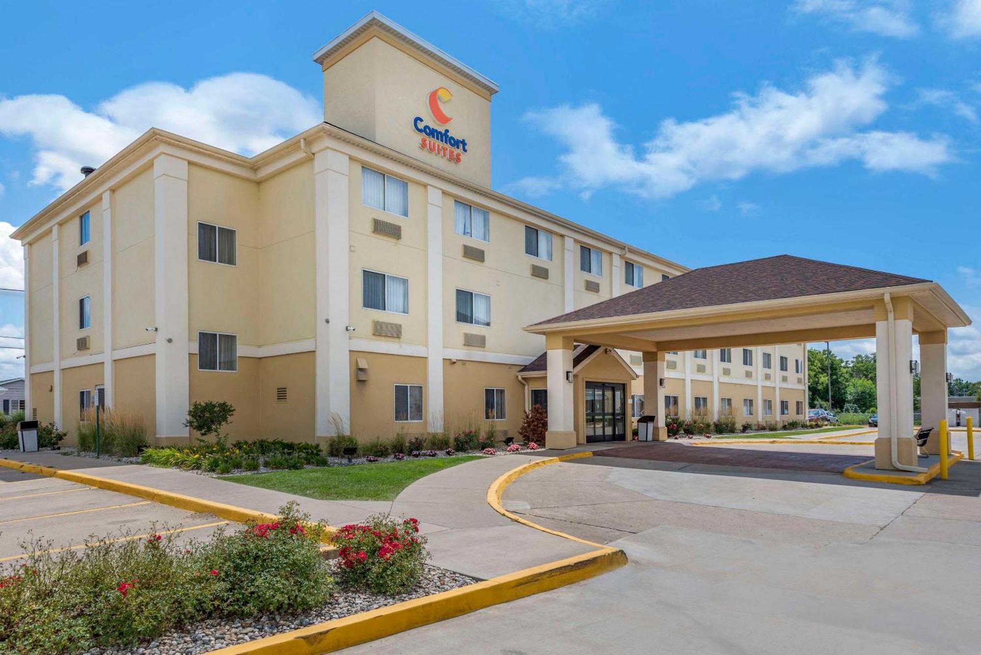 Comfort Suites Terre Haute University Area Exterior foto