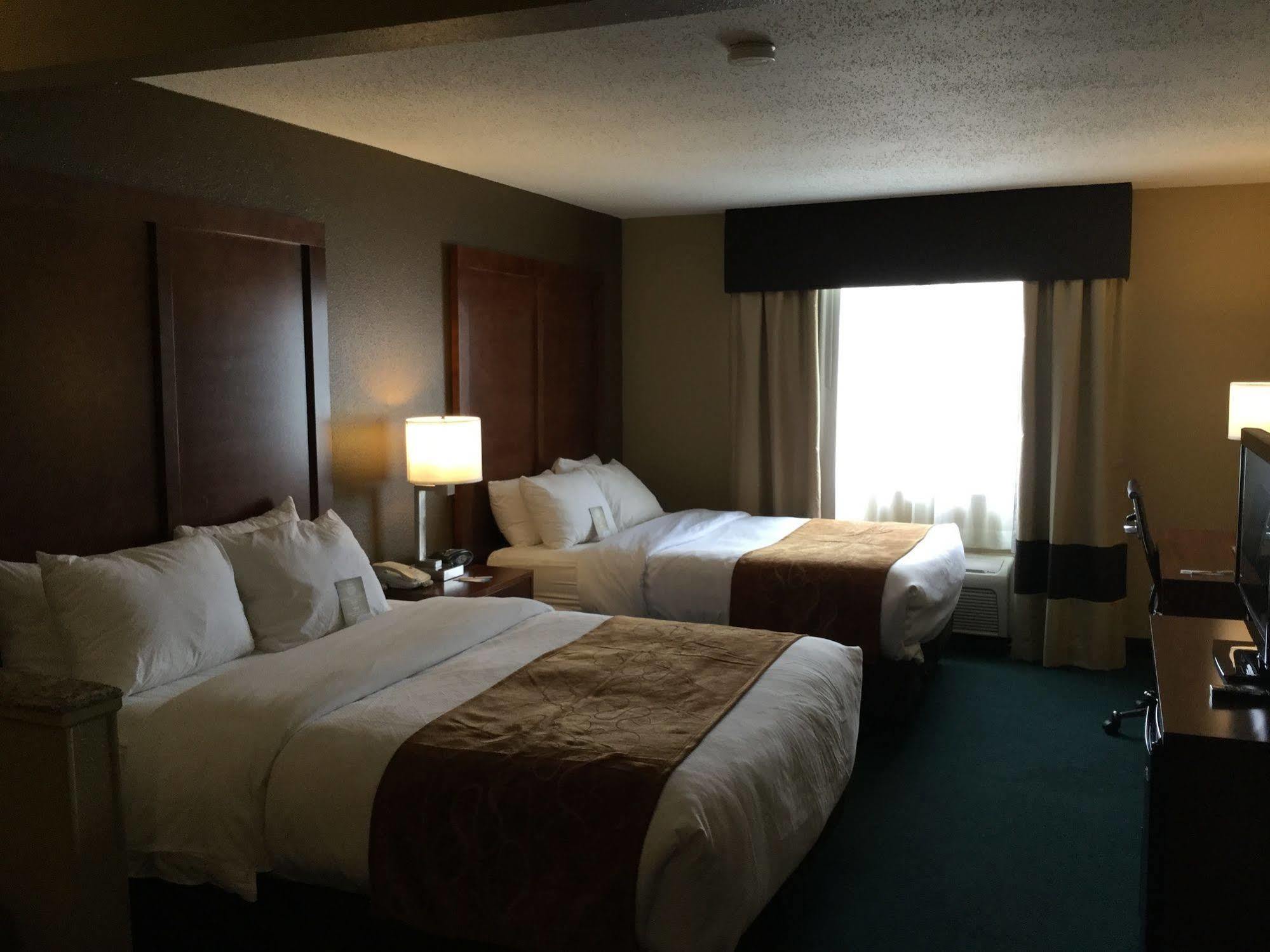 Comfort Suites Terre Haute University Area Exterior foto